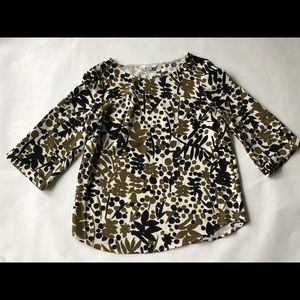 Versatile crepe top